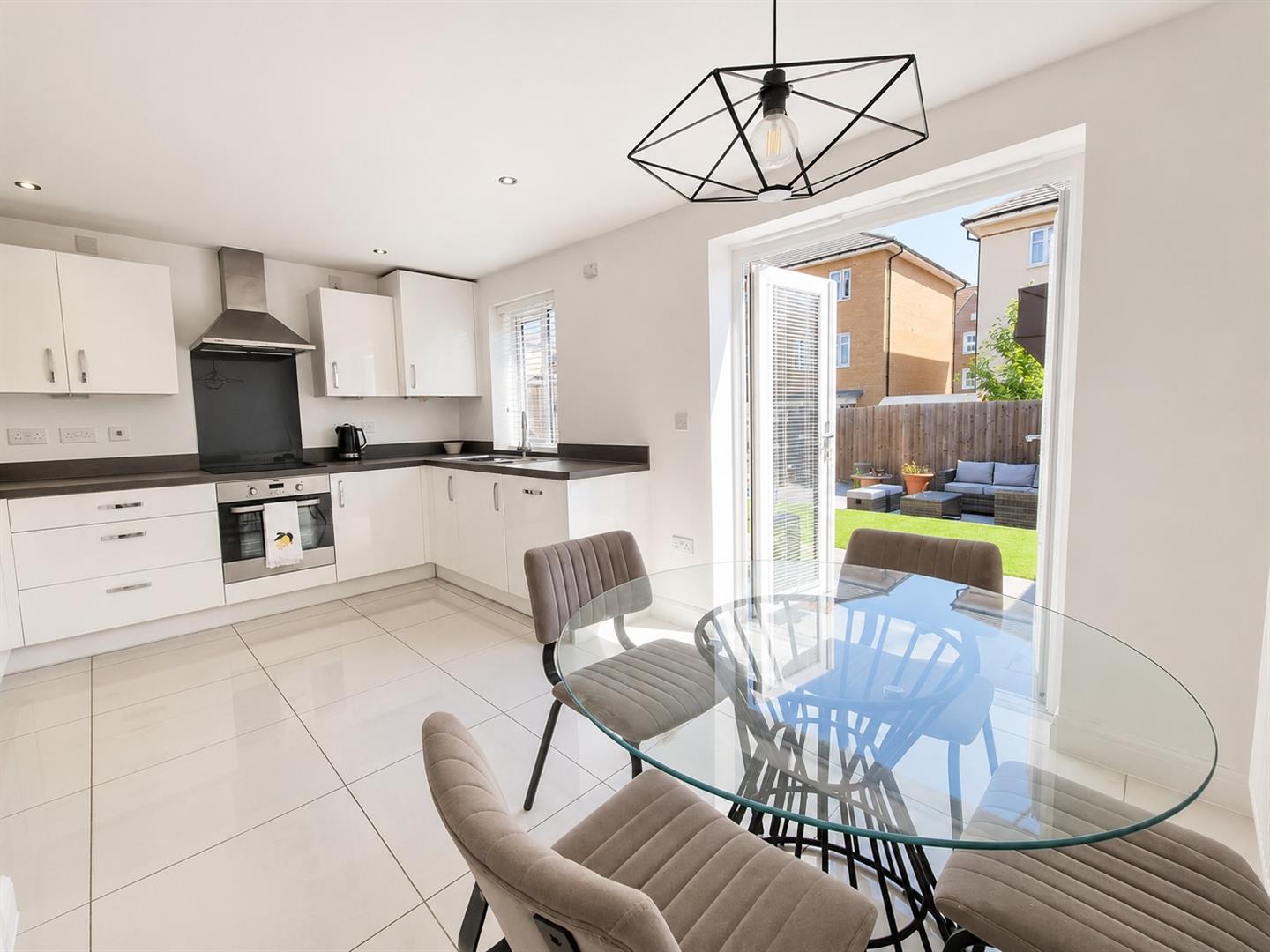 3 bed property in Archer Street, Bedford